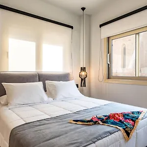  Apartment Uranus