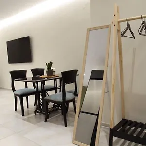  Apartment Eclectic Near Downtown